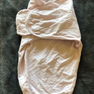 2 Baby Swaddles